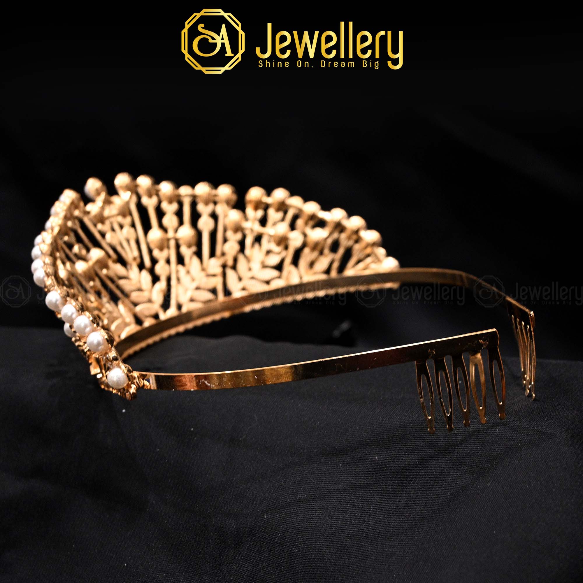Royal Pearl Crown – A Timeless Hair Accessory