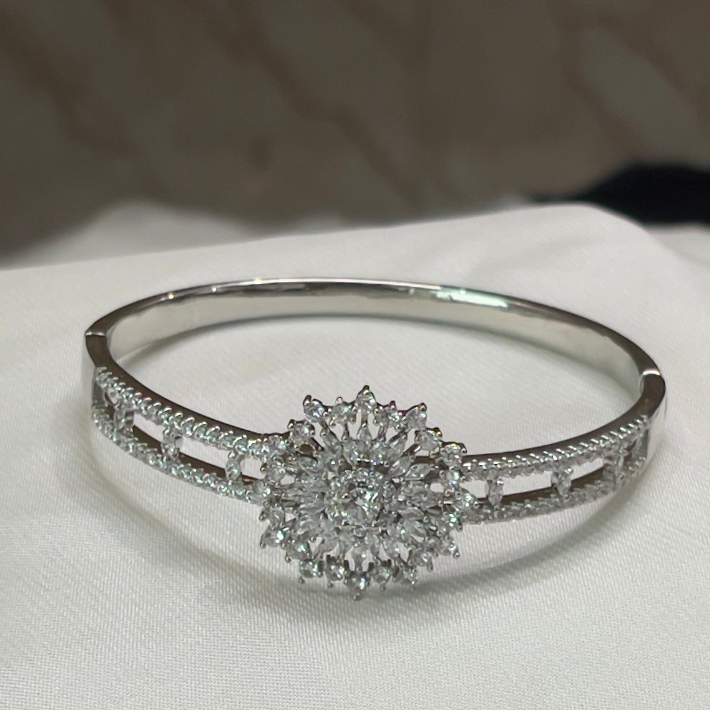 American Diamond jadao stones openable Brecelet
