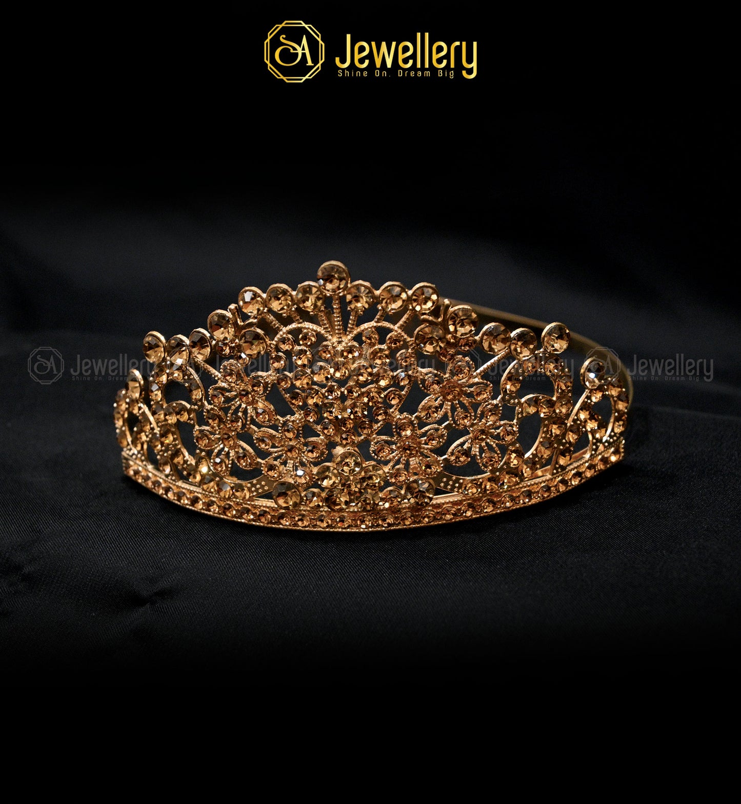 Luxurious Pearl Embellished Crown