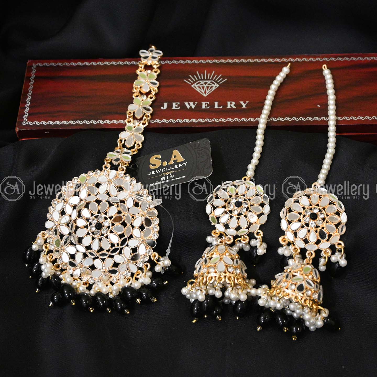 Graceful Black Jhumki with Bindi