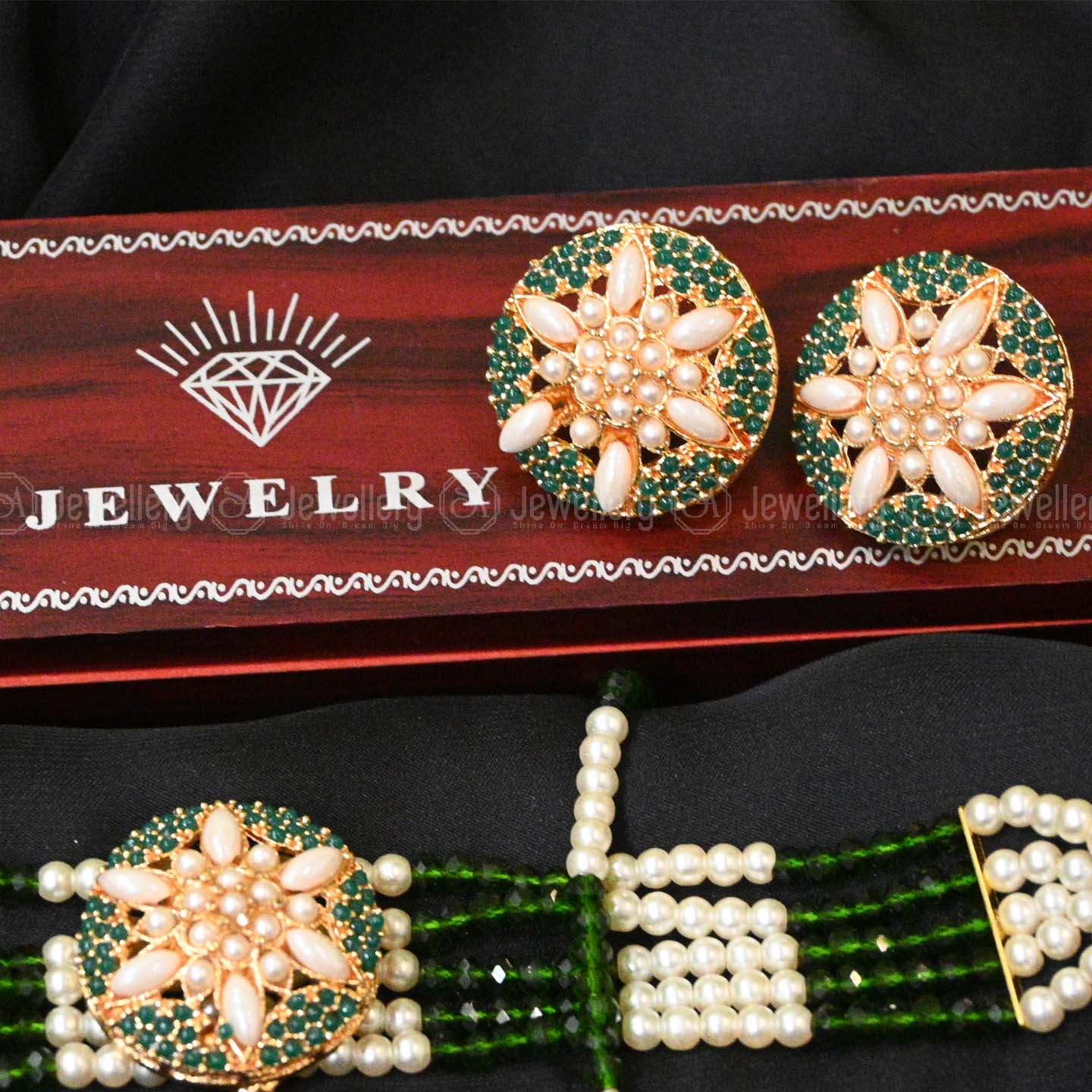 Elegant Green Choker Set