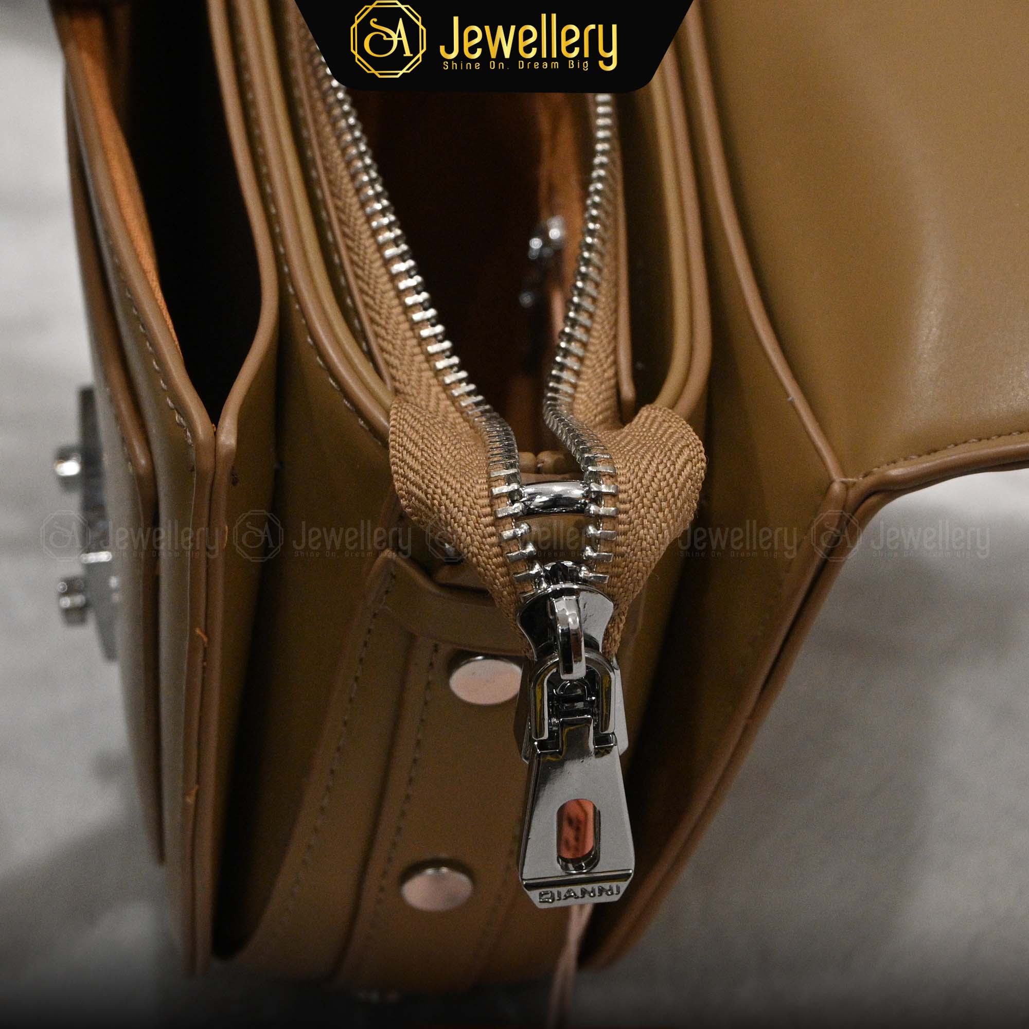 Elegant Round Mini Bag – Stylish & Trendy Crossbody Bag