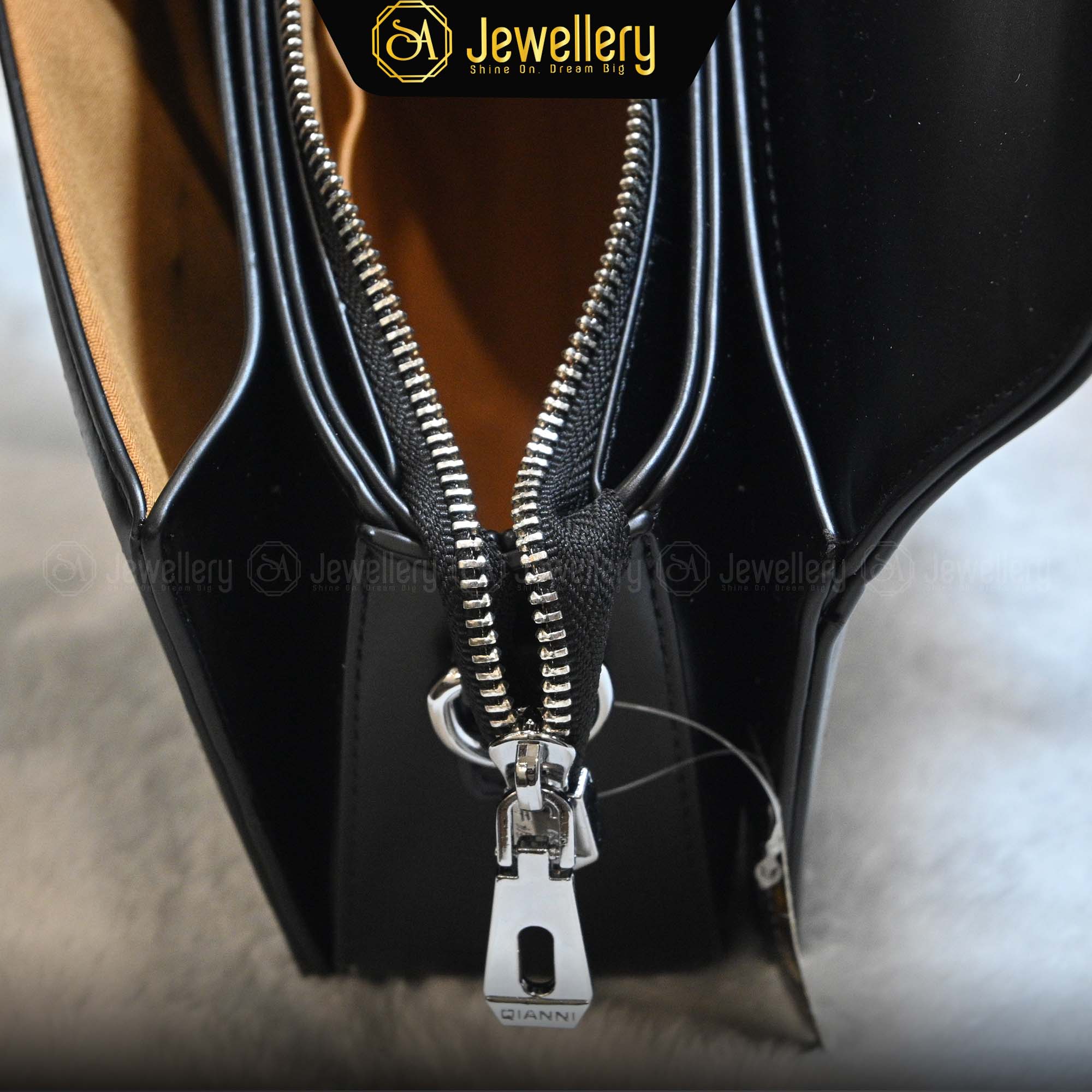 Elegant Black Leather Shoulder Bag