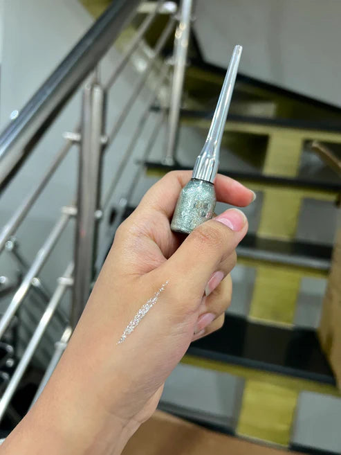 KATHLEEN SHINEY STAR EYELINER