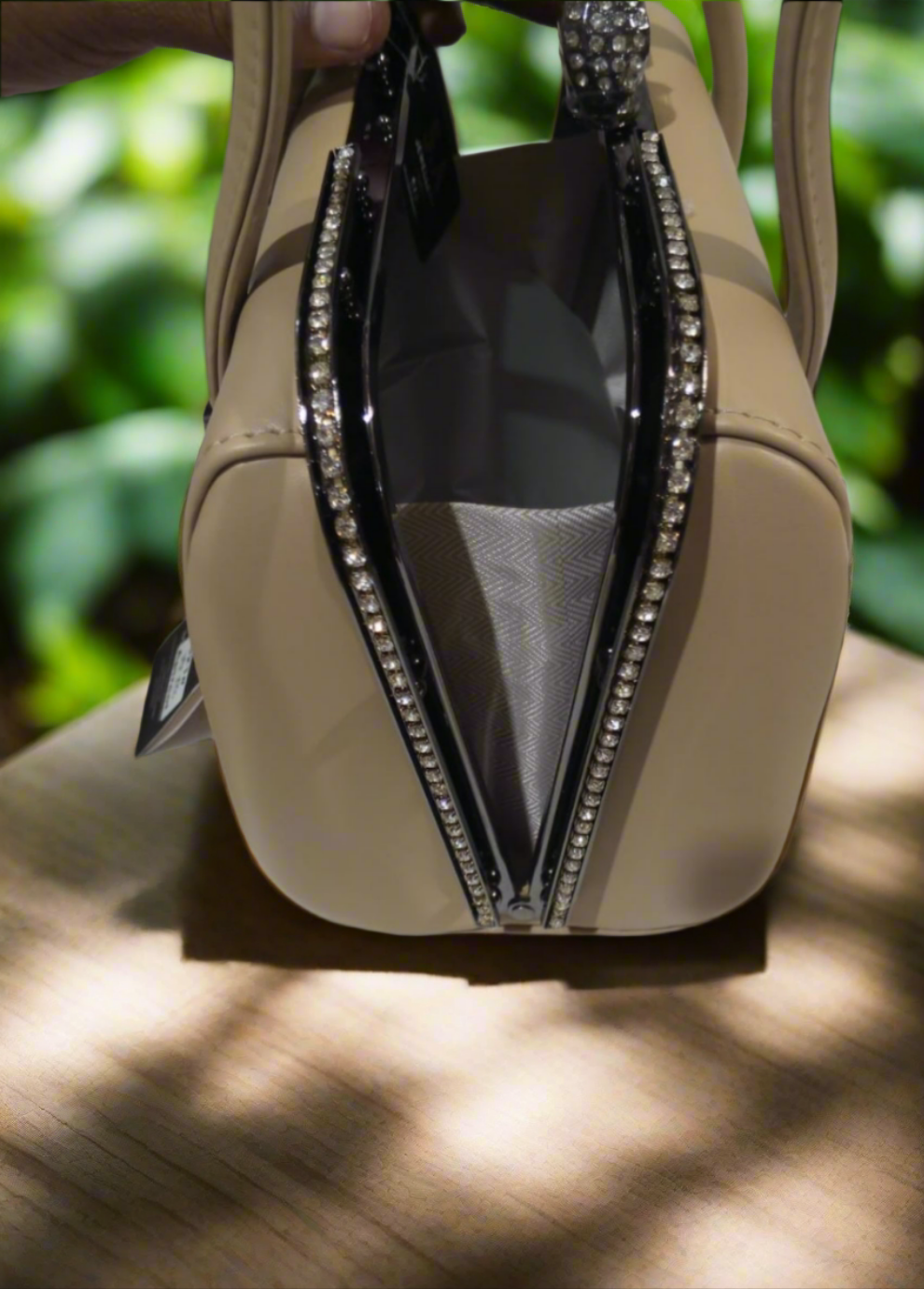 1. Elegant Leather Handbag with Pearl Lock & Stone SA jewelry pk