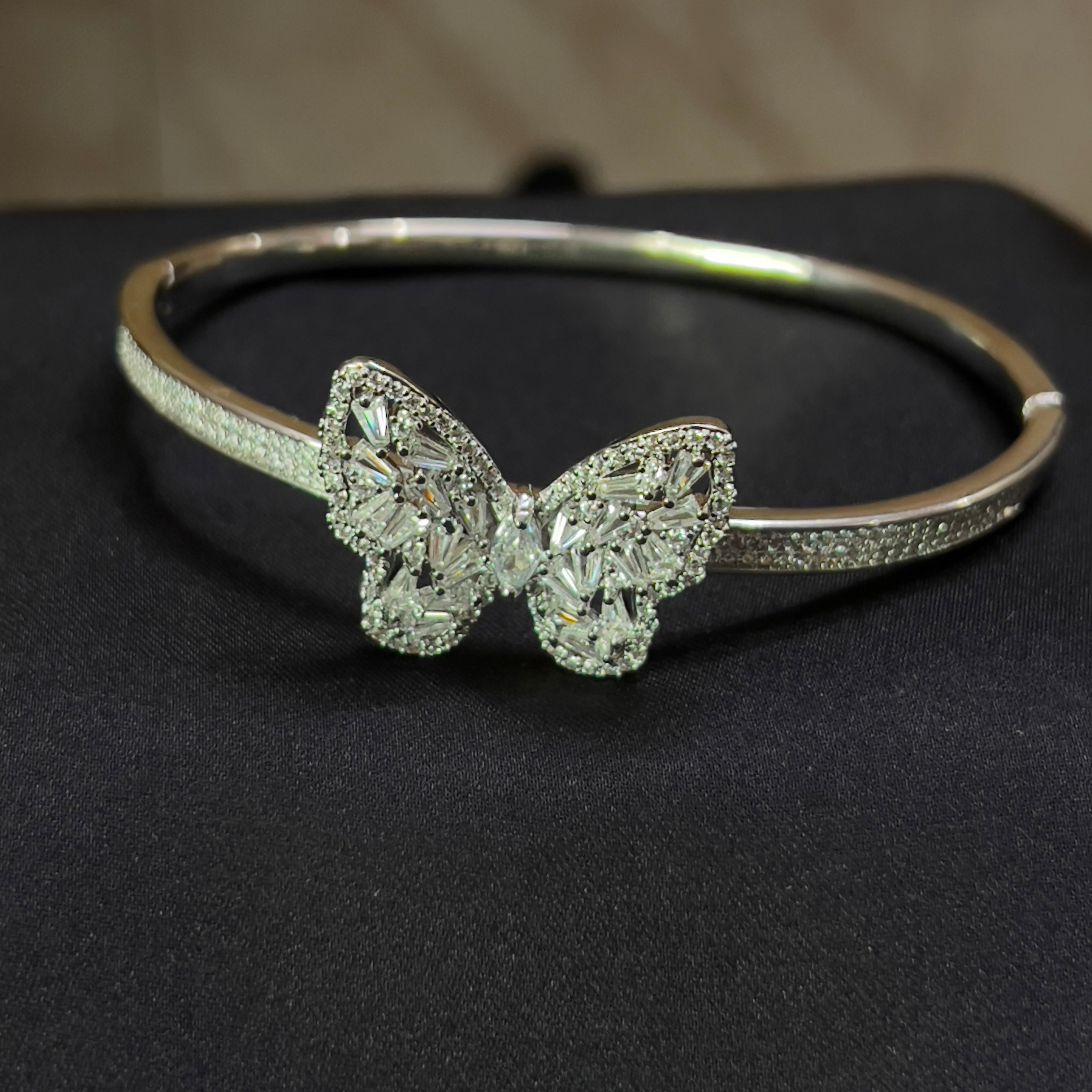 American Diamond jadao stones openable Brecelet