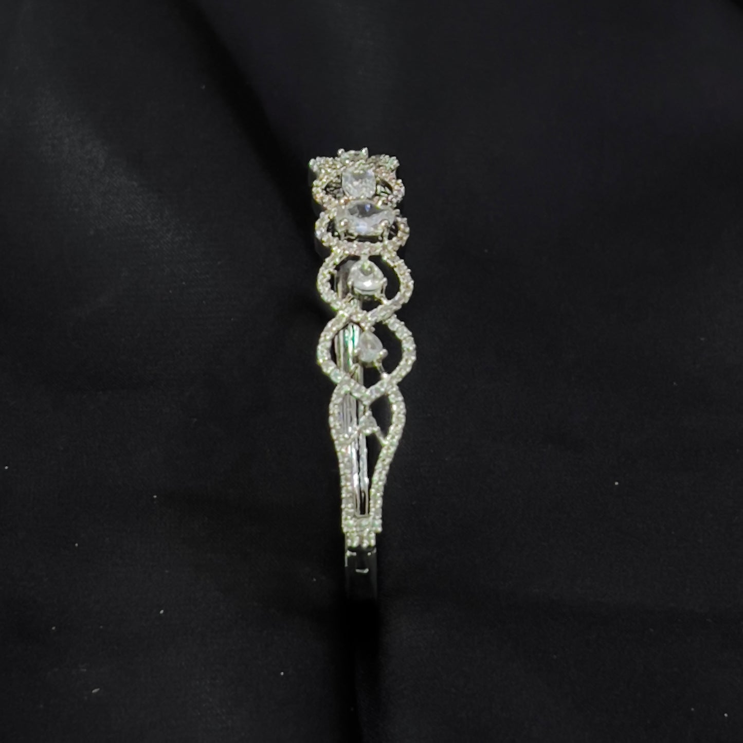 American Diamond jadao stones openable Brecelet