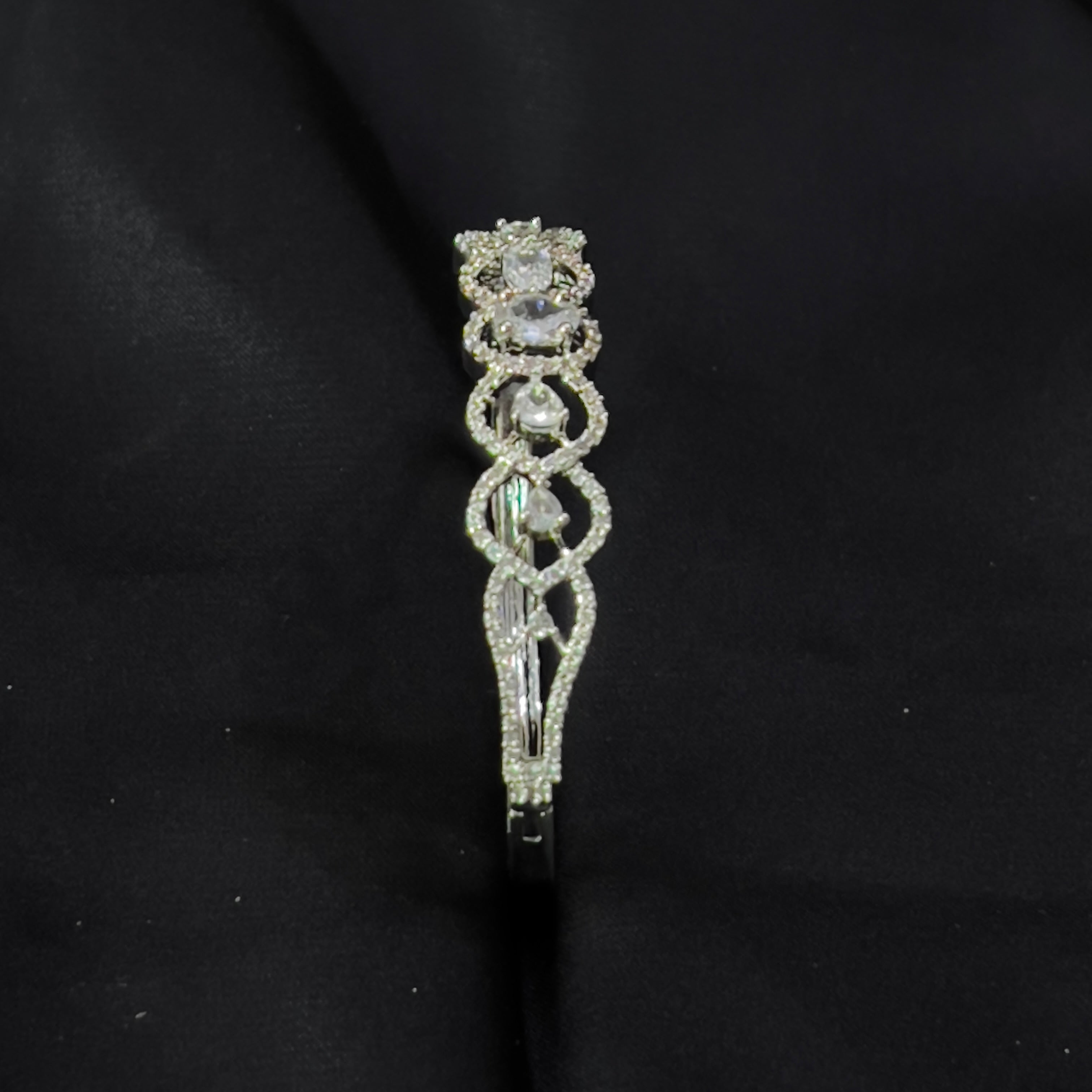 American Diamond jadao stones openable Brecelet