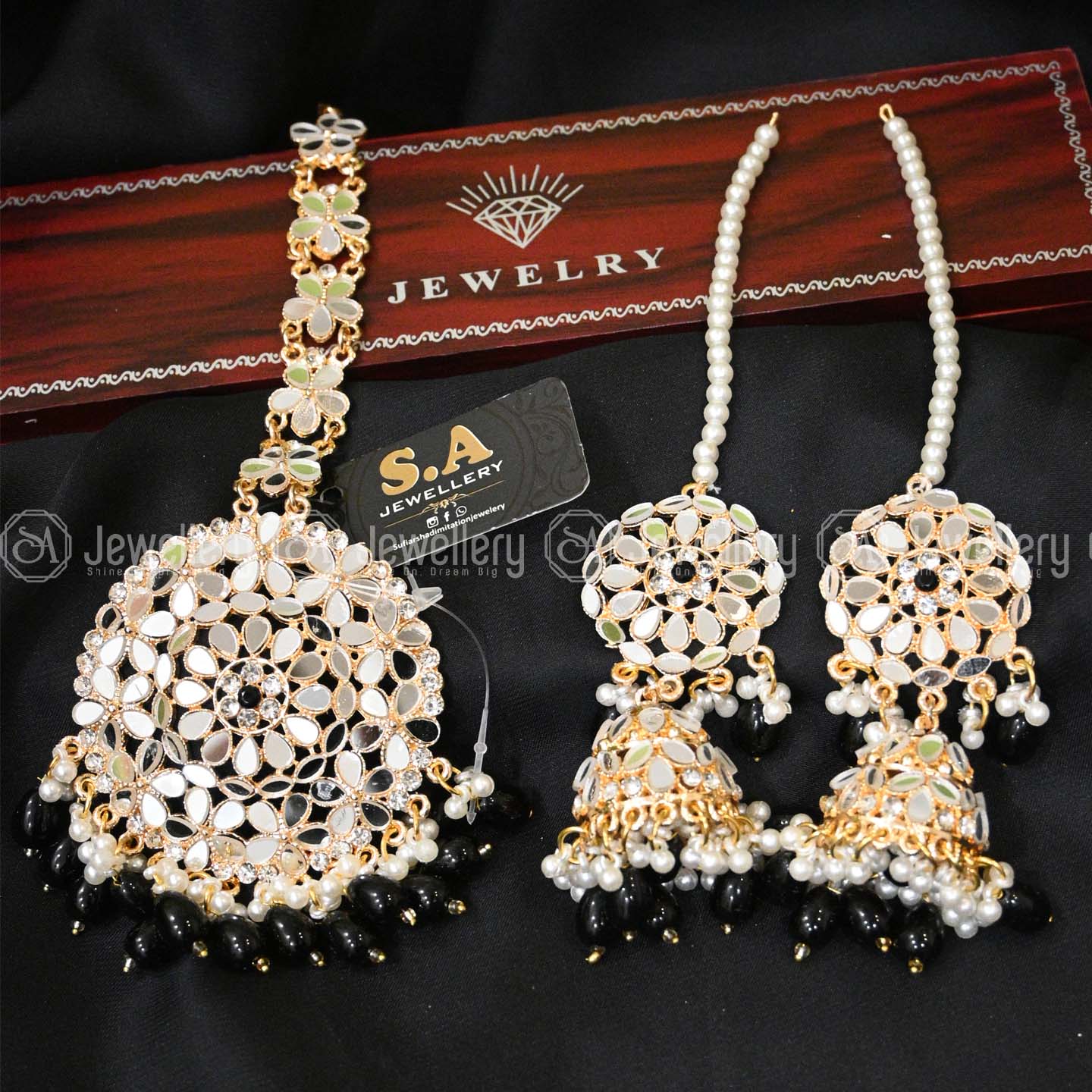 Graceful Black Jhumki with Bindi