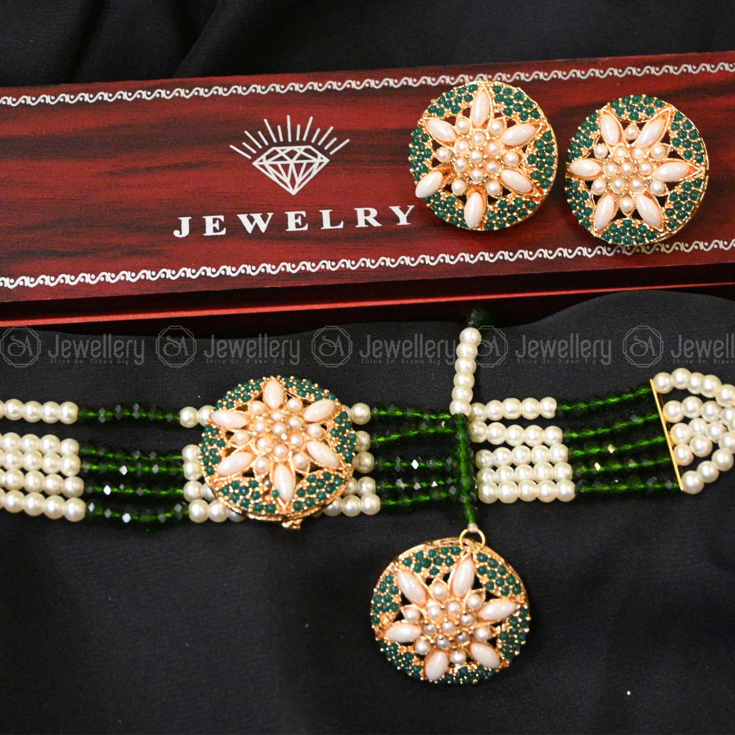 Elegant Green Choker Set