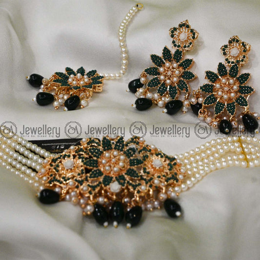 Elegant Green Choker Set