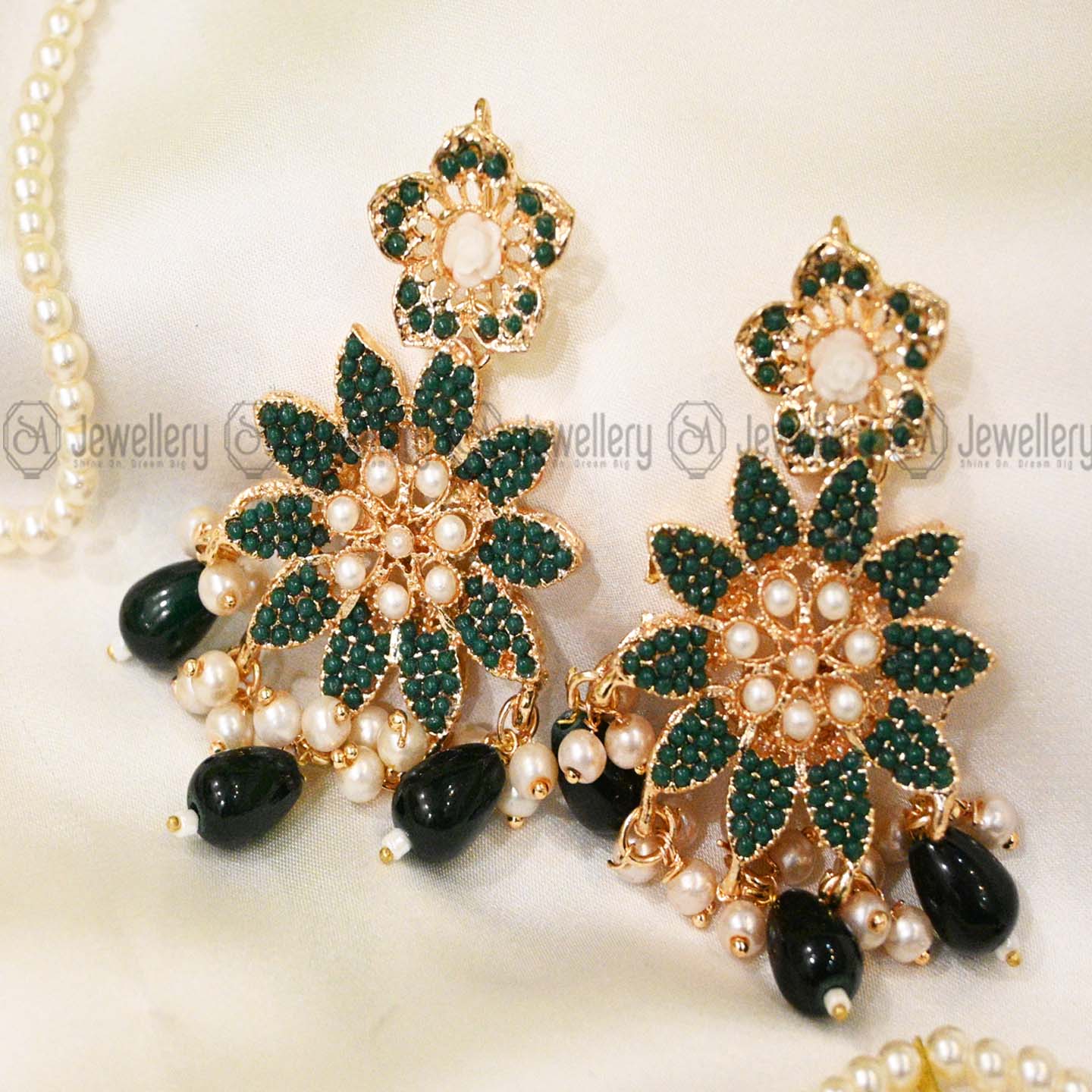 Elegant Green Choker Set