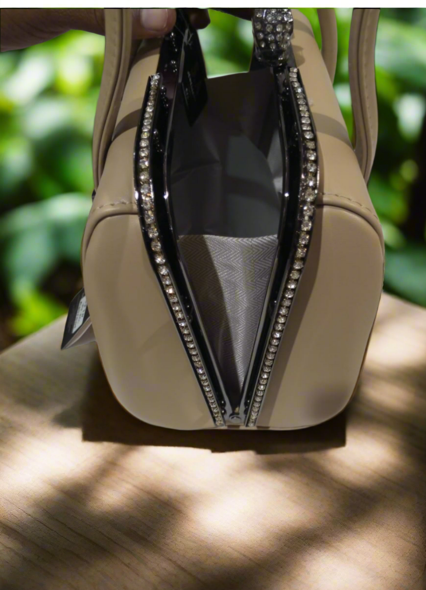 1. Elegant Leather Handbag with Pearl Lock & Stone SA jewelry pk