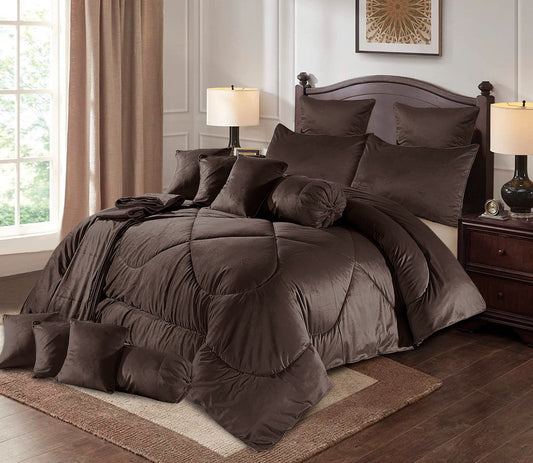 “Velvet Emboss 14‑piece Razai set” (often listed as a bridal or fancy razai/comforter set) features embossed‑velvet fabric SA jewelry pk